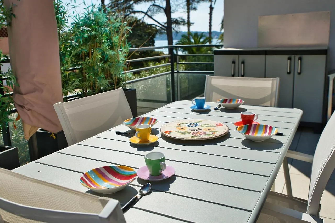 O Fil De L'Eau - Appartement Standing Vue Mer A08 T2 Bandol 0*,  France